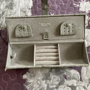 Travel jewelry box